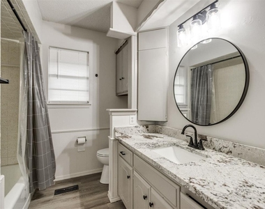 1400 Devonshire Circle - Photo Thumbnail 10