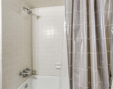 1400 Devonshire Circle - Photo Thumbnail 12
