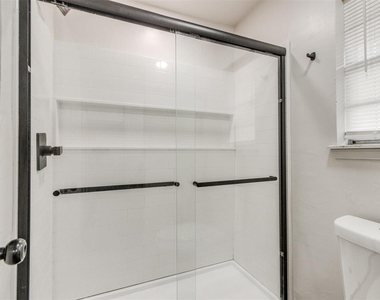 1400 Devonshire Circle - Photo Thumbnail 20