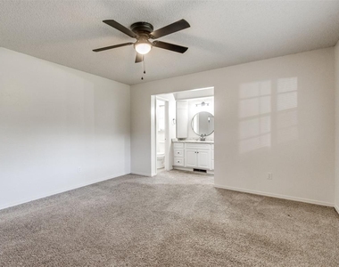 1400 Devonshire Circle - Photo Thumbnail 17