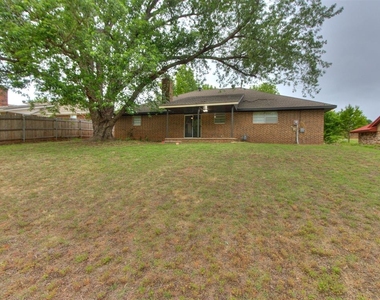 1400 Devonshire Circle - Photo Thumbnail 23