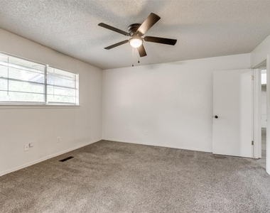 1400 Devonshire Circle - Photo Thumbnail 18