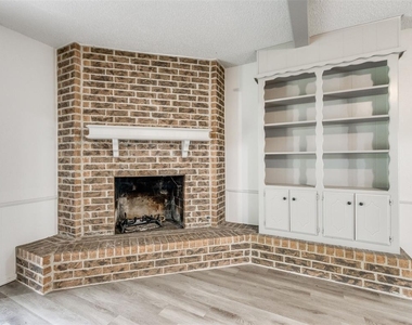 1400 Devonshire Circle - Photo Thumbnail 2