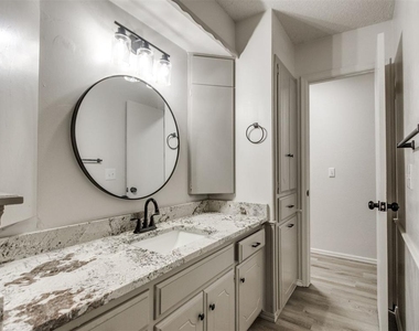 1400 Devonshire Circle - Photo Thumbnail 11