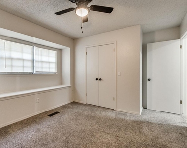 1400 Devonshire Circle - Photo Thumbnail 8