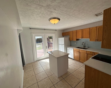 1424 Sw 9th Street - Photo Thumbnail 7