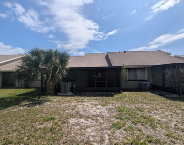 1455 Se Colchester Circle - Photo Thumbnail 17