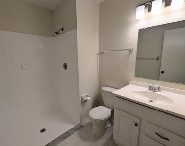 1455 Se Colchester Circle - Photo Thumbnail 11