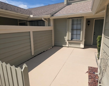 1455 Se Colchester Circle - Photo Thumbnail 2