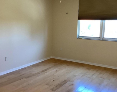2421 Ne 65th Street - Photo Thumbnail 35