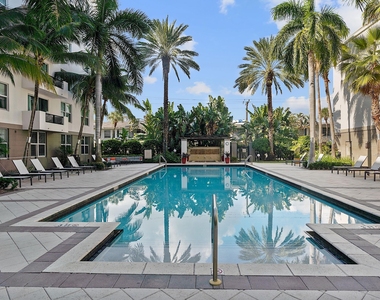 2421 Ne 65th Street - Photo Thumbnail 2