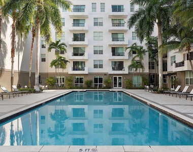 2421 Ne 65th Street - Photo Thumbnail 1
