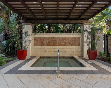 2421 Ne 65th Street - Photo Thumbnail 5