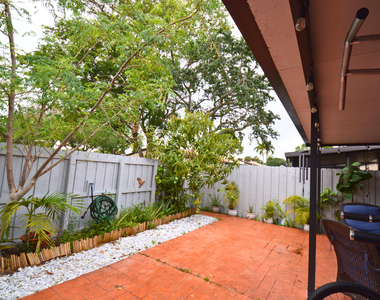 2280 Poinsetta Court - Photo Thumbnail 12