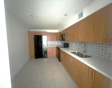 7000 Nw 186th Street - Photo Thumbnail 3
