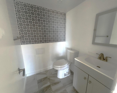 7000 Nw 186th Street - Photo Thumbnail 7