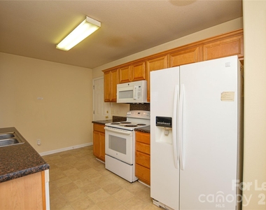 8415 Spirea Court - Photo Thumbnail 14