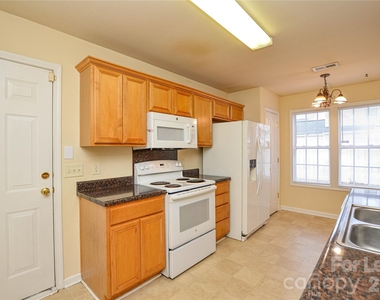 8415 Spirea Court - Photo Thumbnail 17