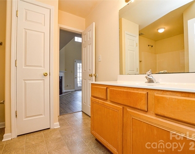 8415 Spirea Court - Photo Thumbnail 11
