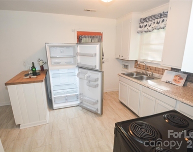 2143 Finchley Drive - Photo Thumbnail 6