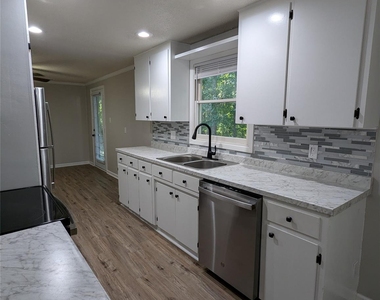 3208 Charlotte Highway - Photo Thumbnail 5