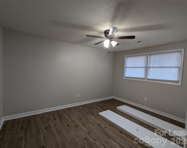 3208 Charlotte Highway - Photo Thumbnail 15