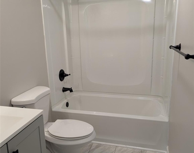 3208 Charlotte Highway - Photo Thumbnail 9
