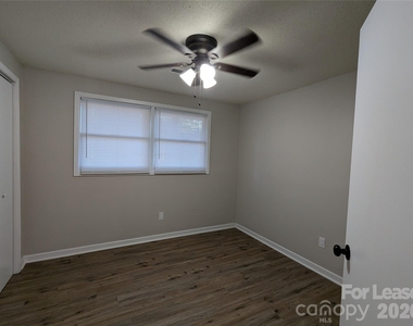 3208 Charlotte Highway - Photo Thumbnail 11