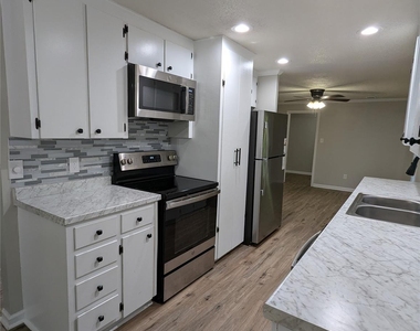 3208 Charlotte Highway - Photo Thumbnail 6