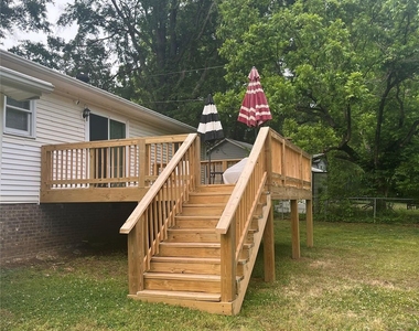 311 Hillcrest Drive - Photo Thumbnail 12