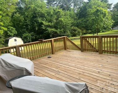 311 Hillcrest Drive - Photo Thumbnail 10