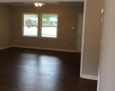 311 Hillcrest Drive - Photo Thumbnail 6