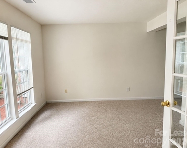913 Tiger Lane - Photo Thumbnail 2