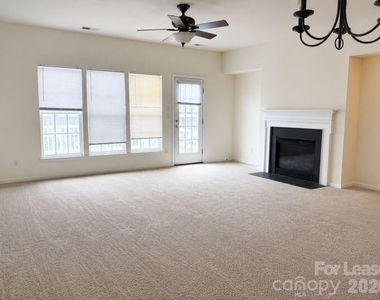 913 Tiger Lane - Photo Thumbnail 9