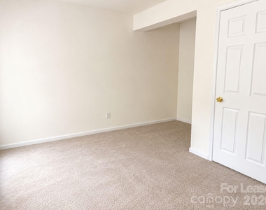 913 Tiger Lane - Photo Thumbnail 3