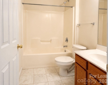 913 Tiger Lane - Photo Thumbnail 16