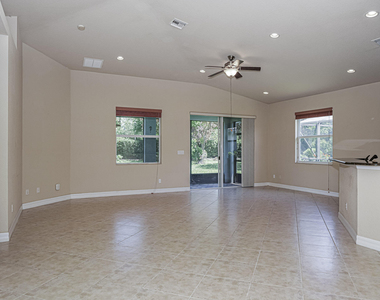 5561 57th Way - Photo Thumbnail 4