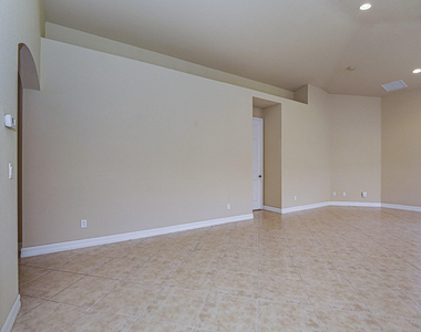 5561 57th Way - Photo Thumbnail 3