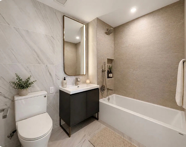 960 Franklin Avenue - Photo Thumbnail 6