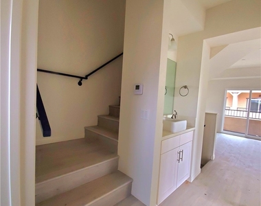 10341 Western Avenue - Photo Thumbnail 8
