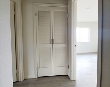 10341 Western Avenue - Photo Thumbnail 9