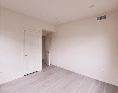 10341 Western Avenue - Photo Thumbnail 6
