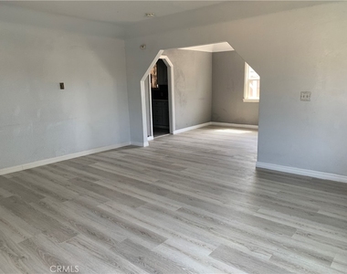 1432 W 9th - Photo Thumbnail 5