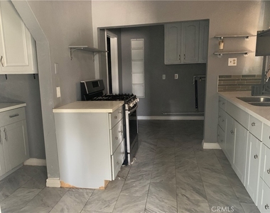 1432 W 9th - Photo Thumbnail 8