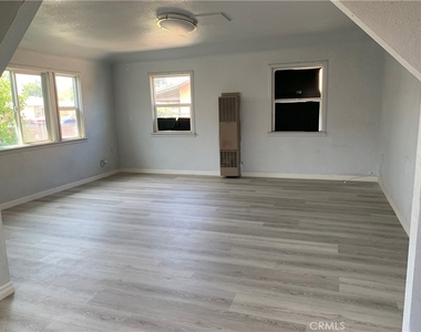 1432 W 9th - Photo Thumbnail 4