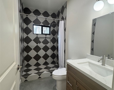 8832 Greenwood Ave. - Photo Thumbnail 5