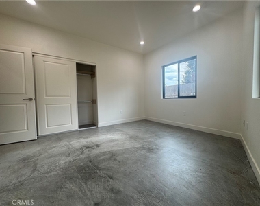 8832 Greenwood Ave. - Photo Thumbnail 4