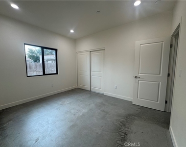 8832 Greenwood Ave. - Photo Thumbnail 3