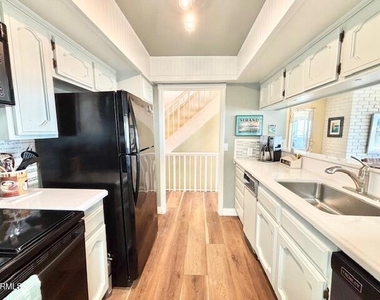 3949 Ocean Drive - Photo Thumbnail 16