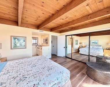 3949 Ocean Drive - Photo Thumbnail 8